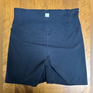 Vuori Ribbed Black Biker Shorts Size Large